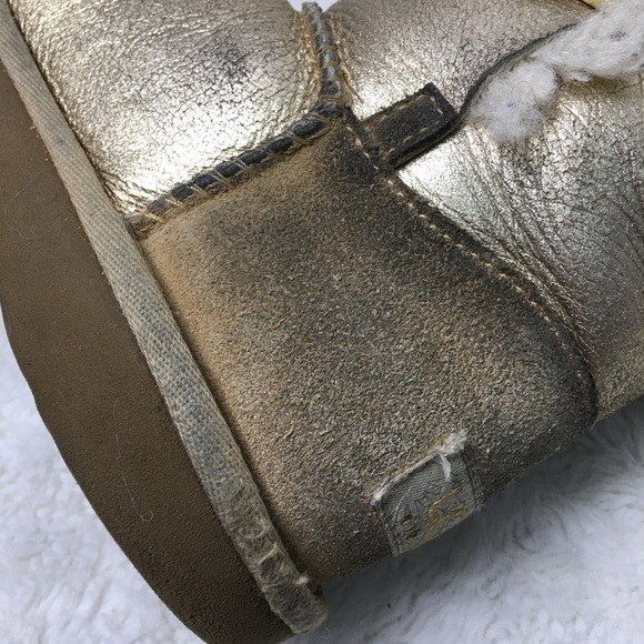 UGG Girl One Button Gold Boots Size 2 - Picture 13 of 15